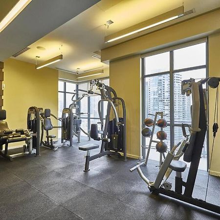 Chic 1-Br Condo; Parking Included; Downtown Core Toronto Exterior foto