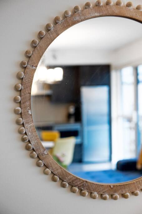 Chic 1-Br Condo; Parking Included; Downtown Core Toronto Exterior foto